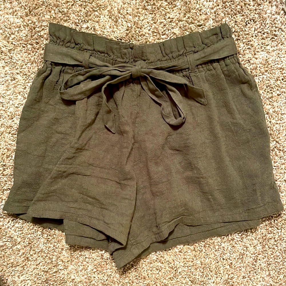 Hollister XS olive green linen belted shorts